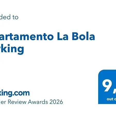 La Bola Parking Apartmán *